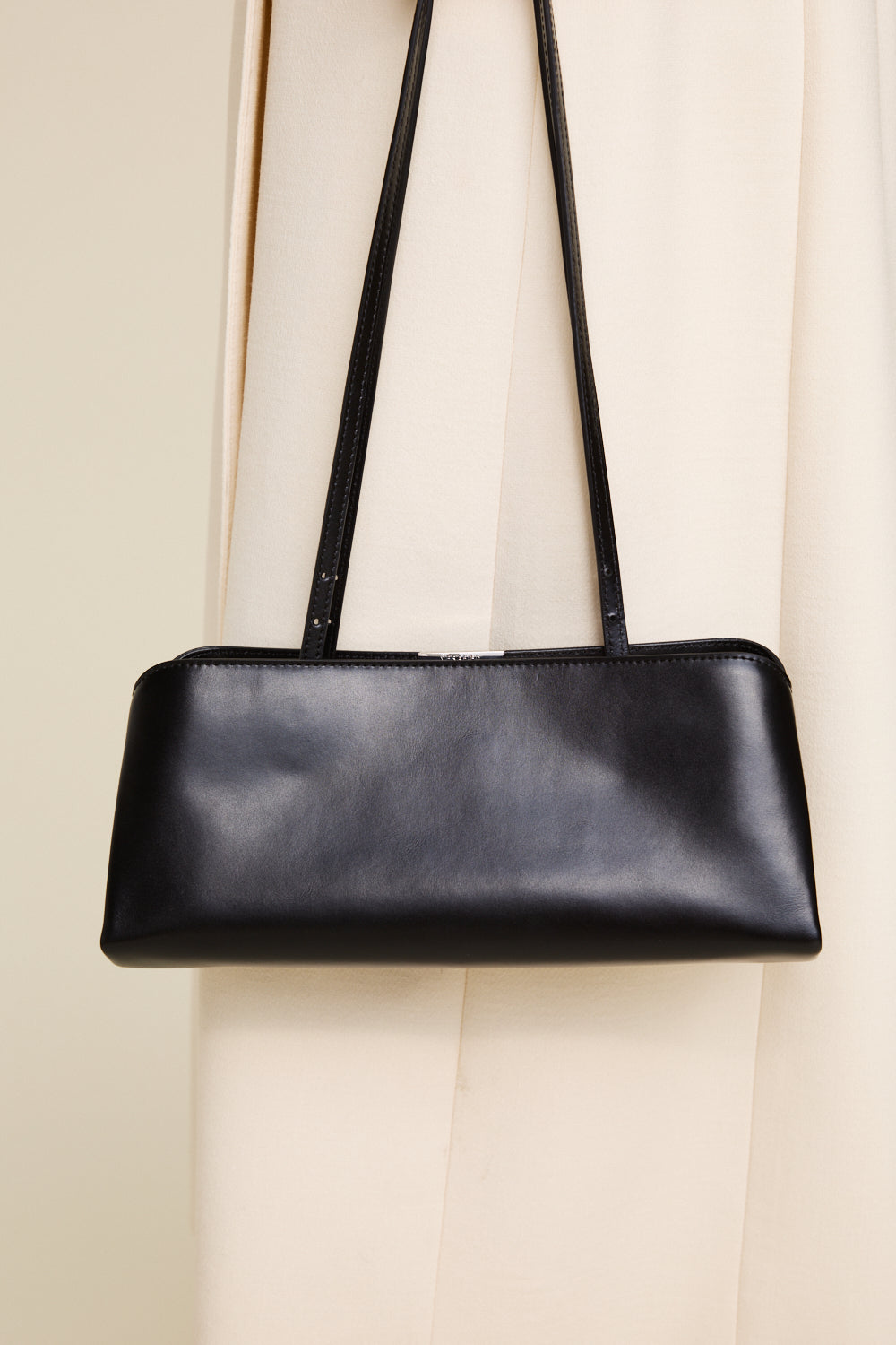 Silver Noir Éclair Clutch Shoulder Handbag (Black) with a strap on a light background