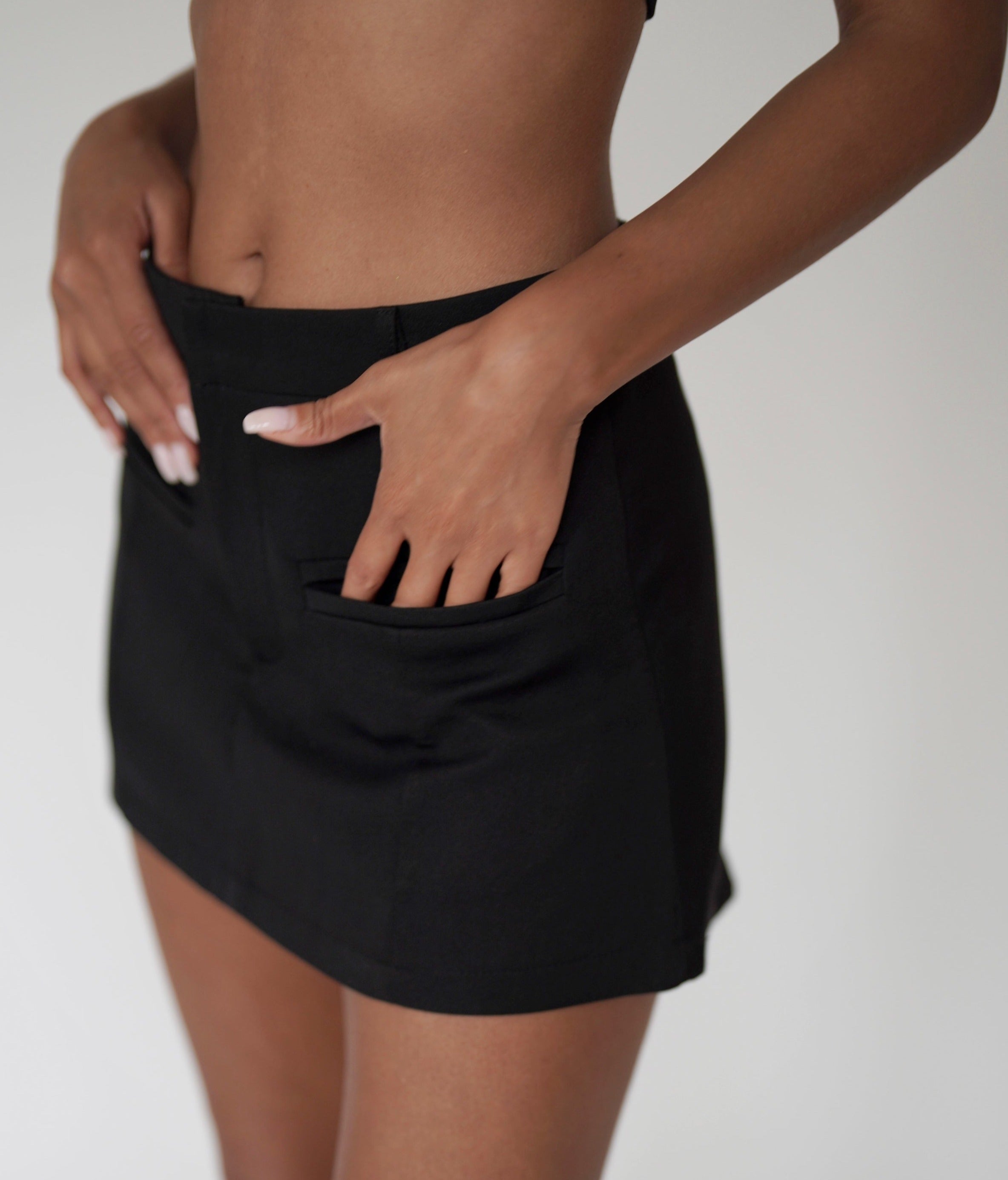 Black Low-rise Mini Skirt(Final Sale)